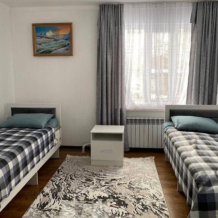 Karakol-Guest Bed & Breakfast Bagian luar foto