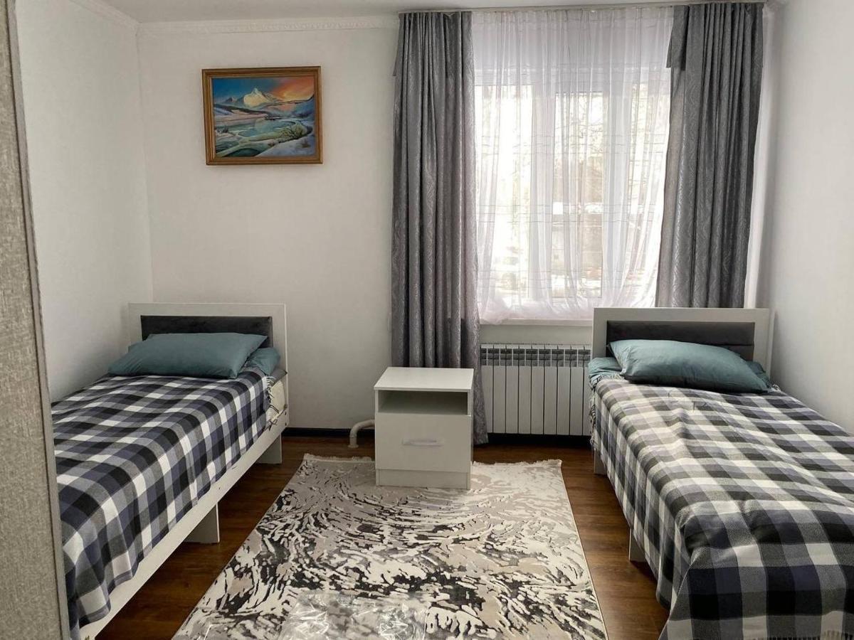 Karakol-Guest Bed & Breakfast Bagian luar foto