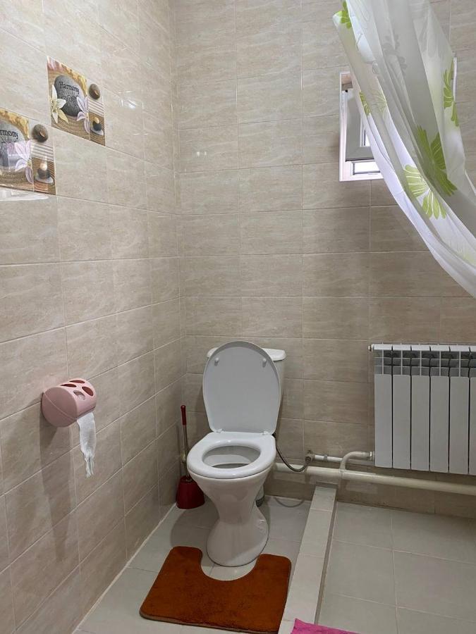 Karakol-Guest Bed & Breakfast Bagian luar foto