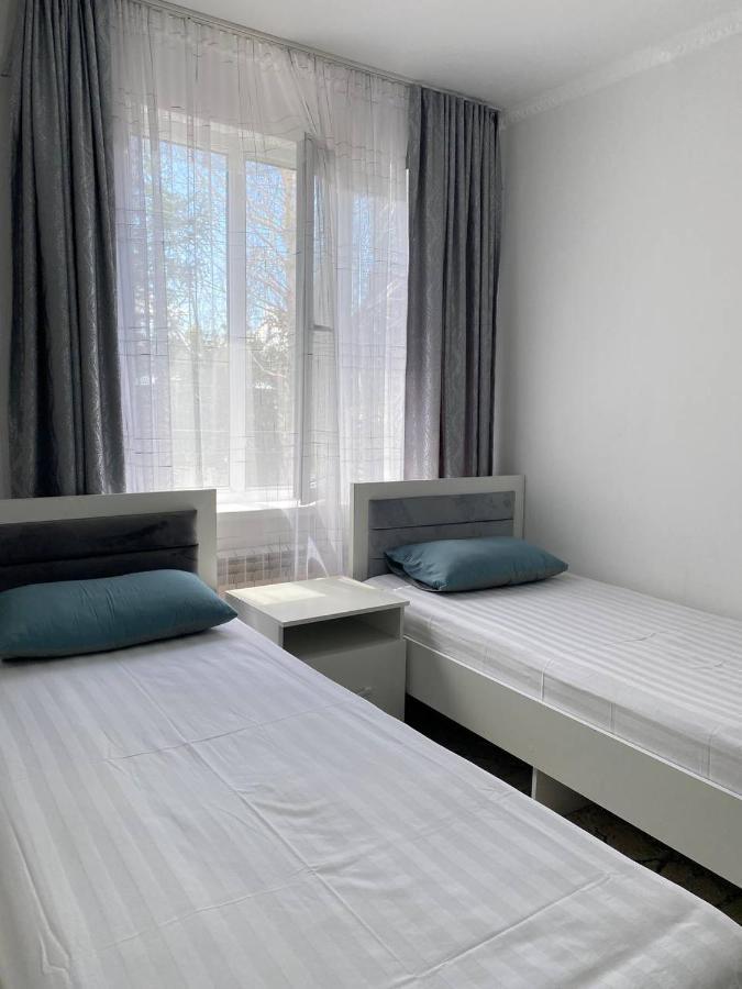 Karakol-Guest Bed & Breakfast Bagian luar foto