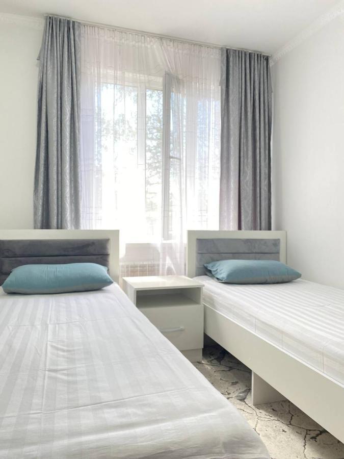 Karakol-Guest Bed & Breakfast Bagian luar foto