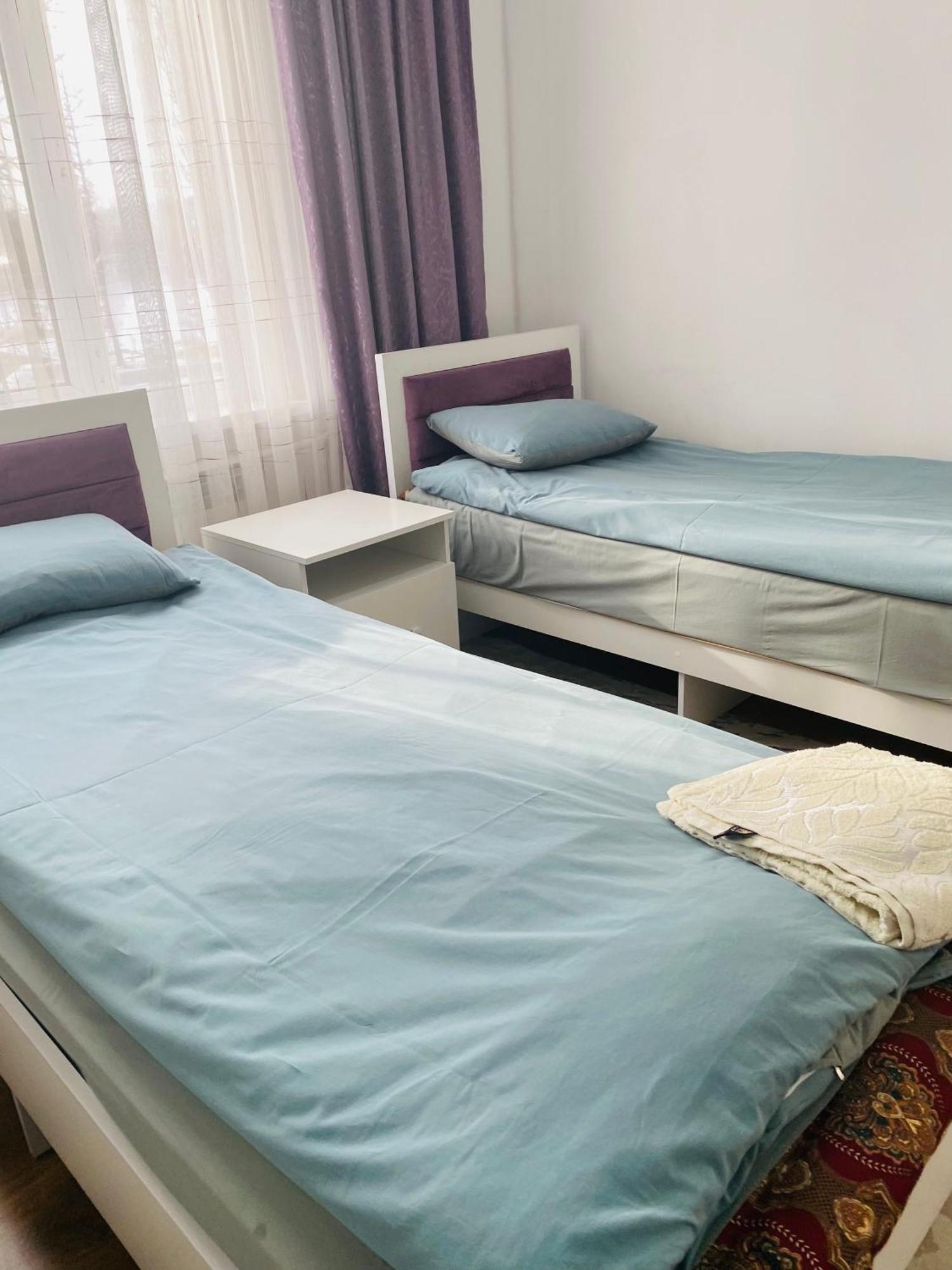 Karakol-Guest Bed & Breakfast Bagian luar foto